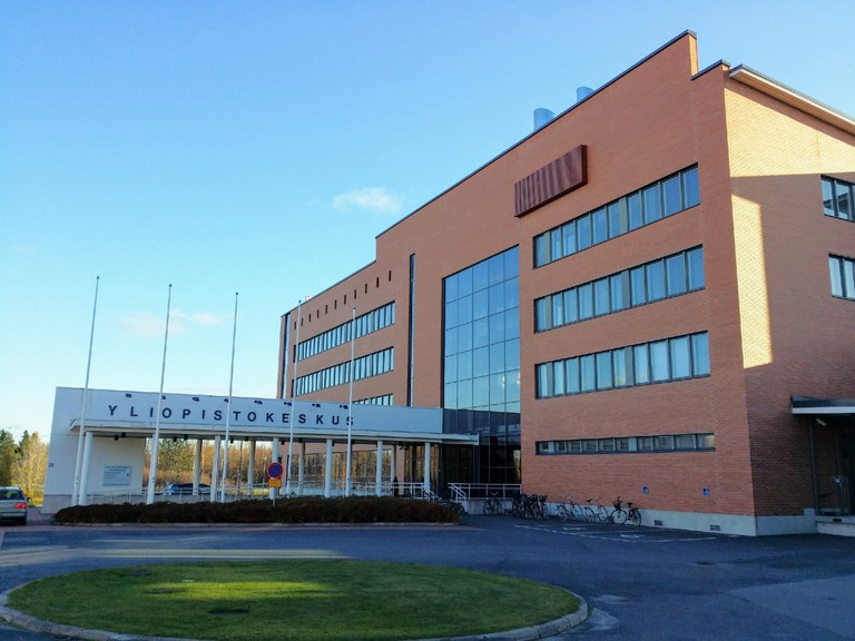 Kokkolan yliopistokeskus Chydeniuksen rakennus kampusalueella.jpg