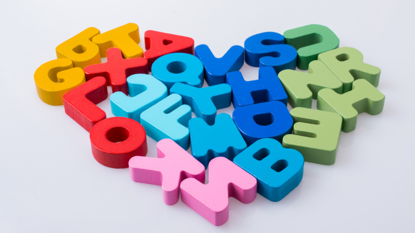 Sydän tehty aakkosista