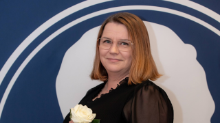 Mia Ekholm valmistujaisjuhlassa