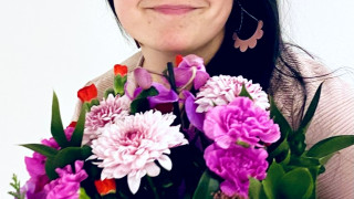 Miia on tyytyväinen, että pääsee hyödyntämään gradua myös omassa päivätyössään. Kuva: Aamu Palomaa