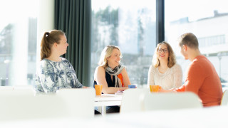 Opintojaksokohtainen ilmoittautuminen mahdollistaa opiskelun joustavasti oman aikataulusi mukaan.