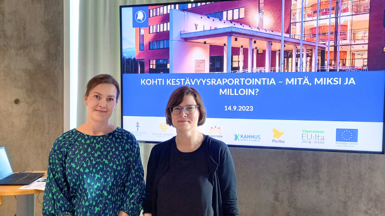Tässä kuvassa ovat VTT Oy:n erikoistutkijat Katariina Palomäki ja Hanna Pihkola.