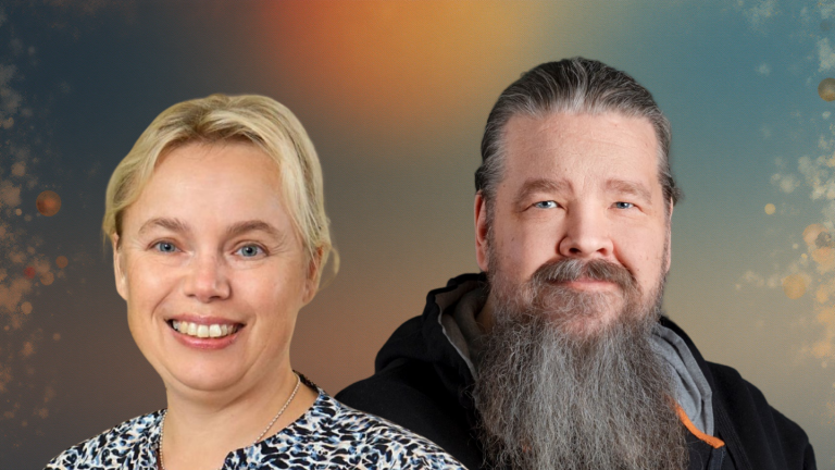 LUMA-viikon tiedevierailujen asiantuntijat Ulla Lassi ja Mikko Myllymäki.